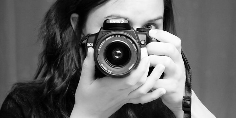 ¿Qué cámara se necesita para comenzar en la fotografía?
